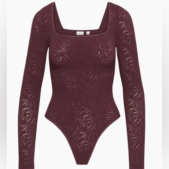 NWT Aritzia  Babaton Bodysuit  Burgundy colour - Picture 1 of 3